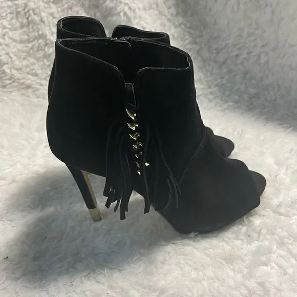 Guess Aziz black suede fringe ankle boots peep toe gold tone accent SZ9.5