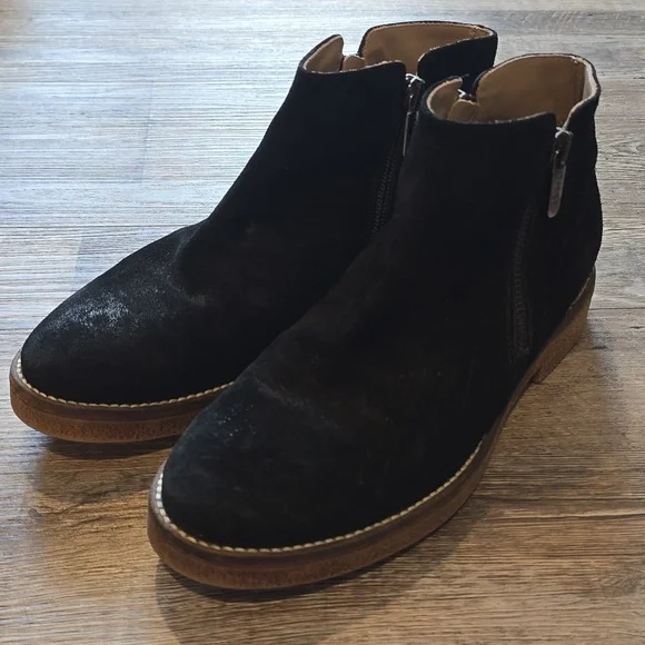 ITALEAU  FOLIANA BLACK SUEDE CHELSEA WATERPROOF BOOTIES SIZE 7.5‎