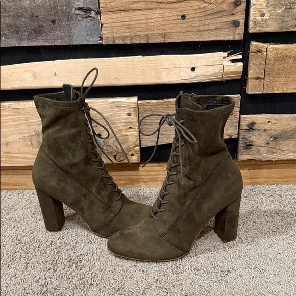 Steve‎ Madden Elley Olive Lace Up Faux Suede Heeled Ankle Boots Size 9.5