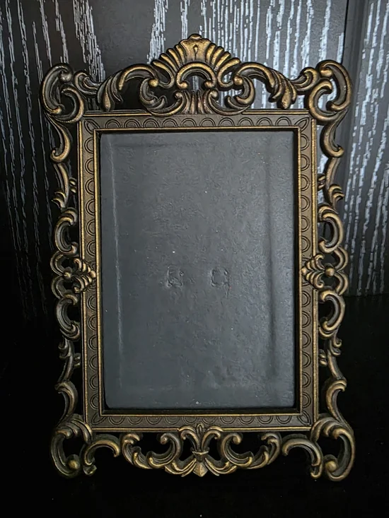 Ornate Antique-Style Gold Picture Frame - Decorative Home Accent