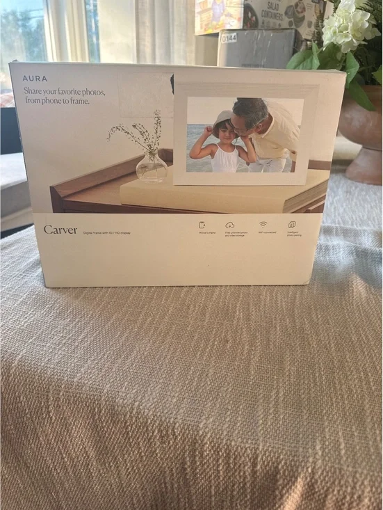 Aura Carver Digital Picture Frame 10.1