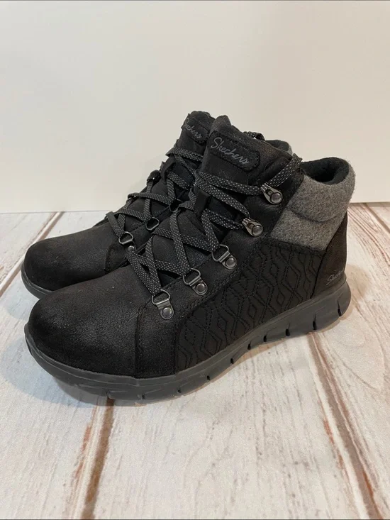 Skechers Black Ankle Hiker Boots 8 Women’s Lace Up Faux Fur lining Outdoor