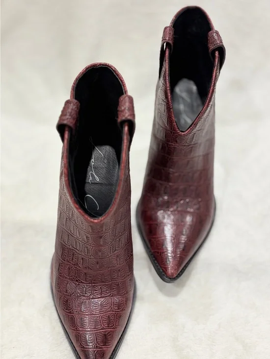 Lola Cruz Women's Burgundy Croc-Embossed Pointed Ankle Boots - Size 8‎