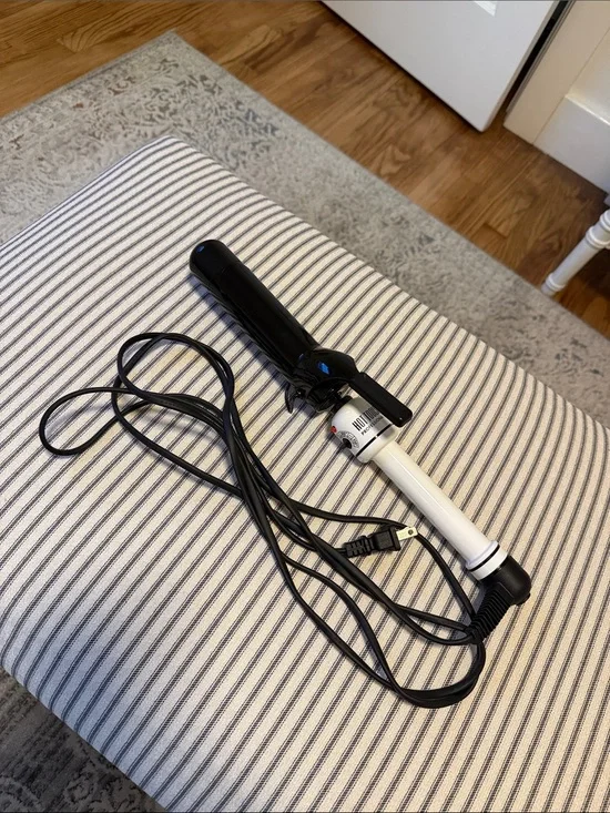 Hot Tools Curling Iron 1.5”