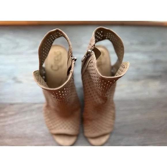 Circus by‎ Sam Edelman Tan Perforated Peep Toe Block Heel Booties 8.5