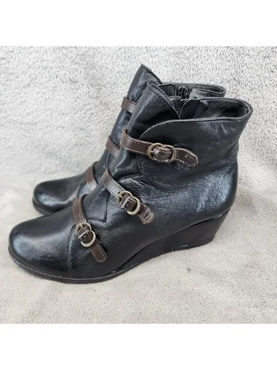 Eric Michael Shoes Womens SIze 8.5 Lena Black Leather Wedge Ankle Boots *Read*
