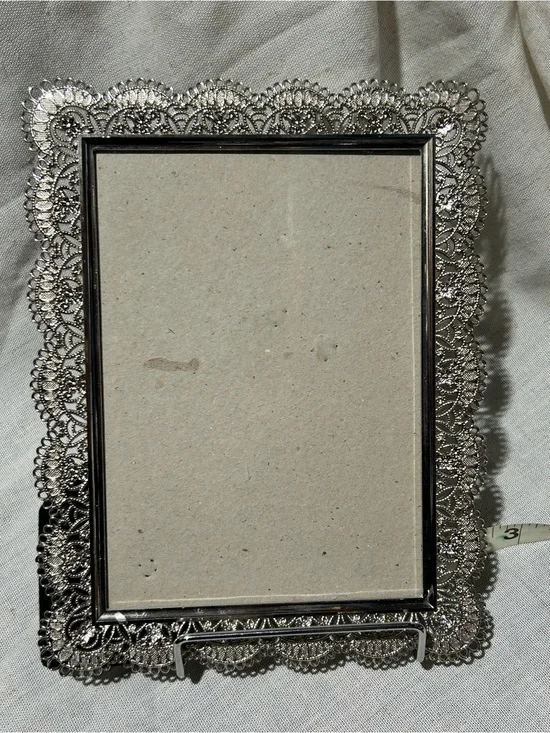 Cynthia Rowley New York silver-tone metal filigree lace picture frame