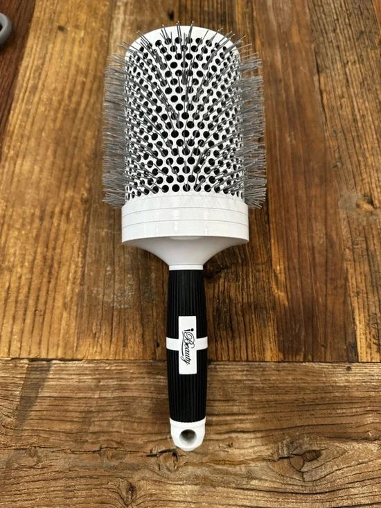 White and Black Vent Round Hair Brush