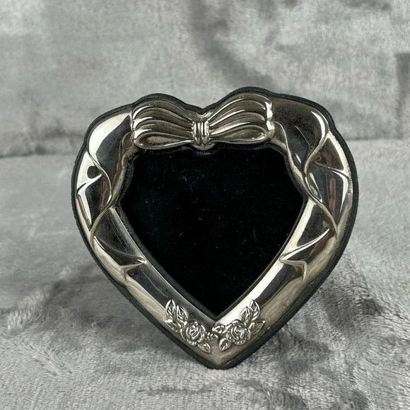 VTG Silver Plated Heart Shaped Picture Frame Easel Back Table Top‎ Victorian