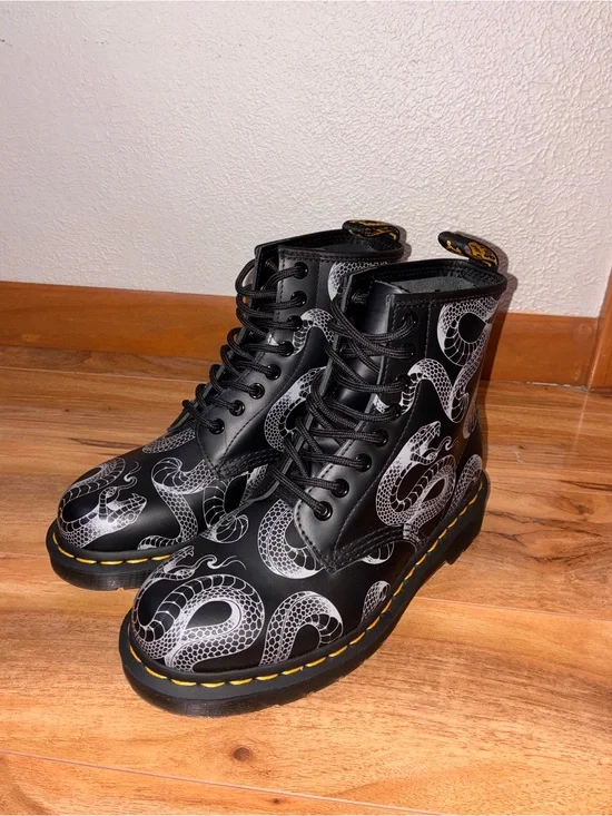 Dr Marten 1460‎ Wild Serpent Lace Up Boots, black/silver - size 6
