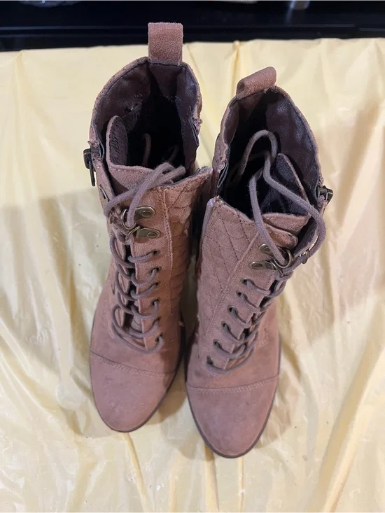 Women’s Lace-Up Quilted Ankle Boots - Brown