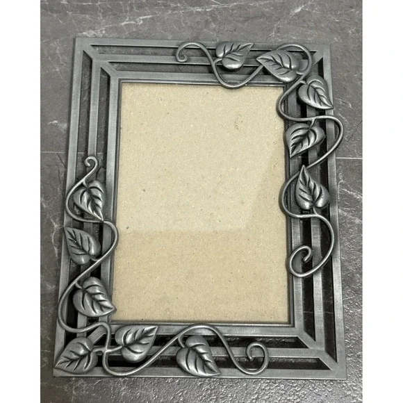Connoisseur Silver-tone Pewter Picture Frame with Climbing Vine 3.5x5