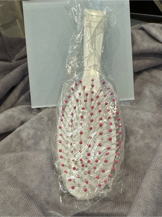 Clinique Travel White Hair Brush with Pink-Tipped Bristles NEW