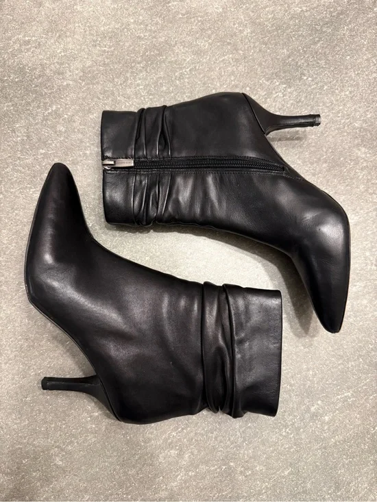 EUC Women’s Vince Camuto Bella Vita Danielle Black Leather Boot Size 8