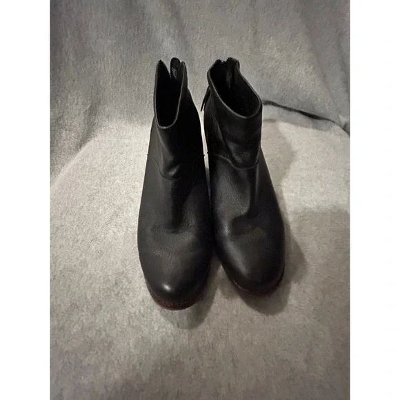 TOMS Black‎ Leather Tassel Back Zip Ankle Booties Stacked Heel Womens 9M