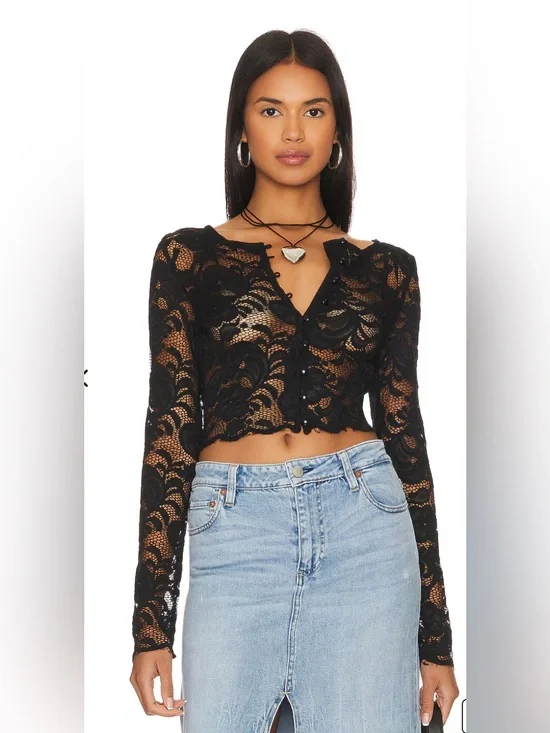 Like New! Superdown Black Lace Cropped Button-Front Top/ Size Medium