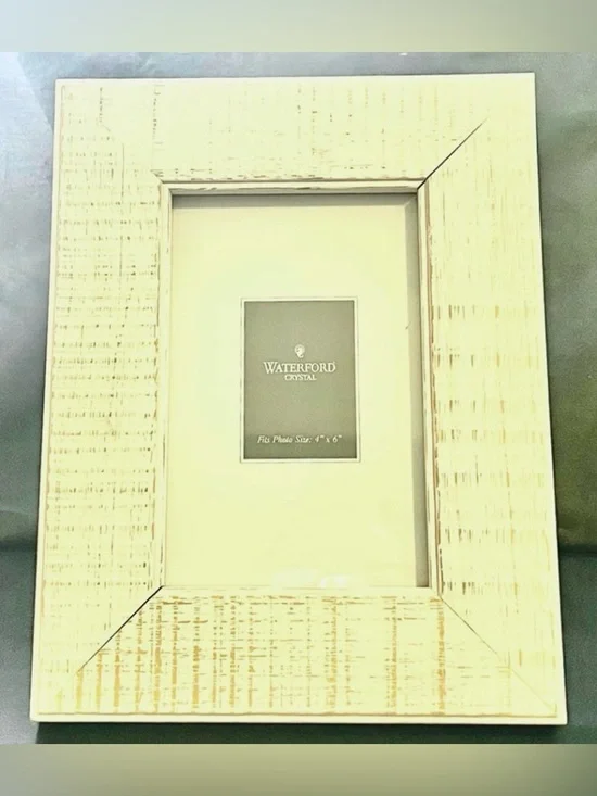 Classy Rustic Textured Finish Wooden Picture Frame - for 4 x 6 Photo