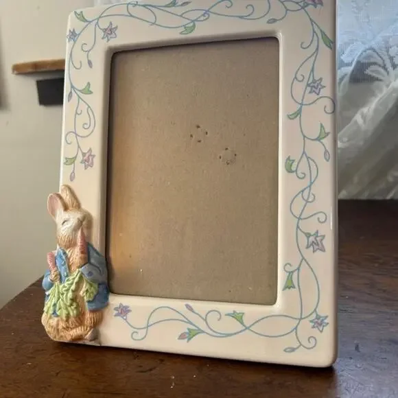 Vintage 1992 Peter Rabbit ceramic picture frame 4 x 6  beatrix potter cottage