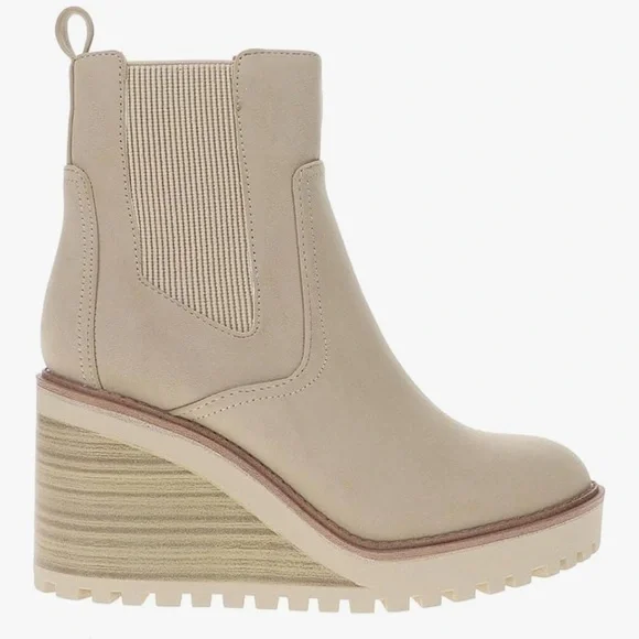 NWT MIA Womens Corin Lug Sole Casual Boots Ankle High Heel 3