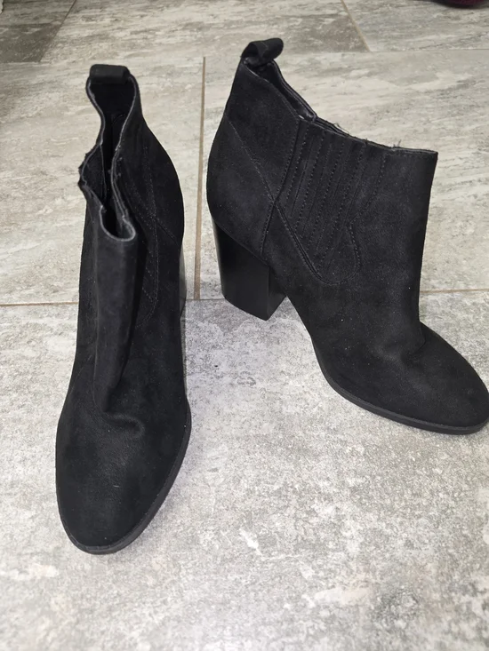 Forever 21 Black Suede Ankle Booties with Block Heel