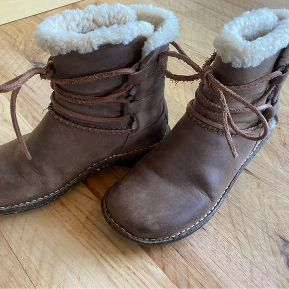 UGG leather Sherpa tie booties