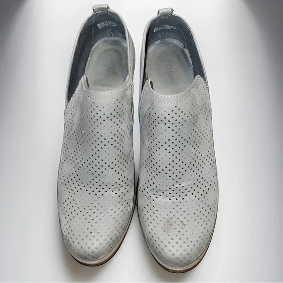 Baretraps - open sides gray booties - size 8