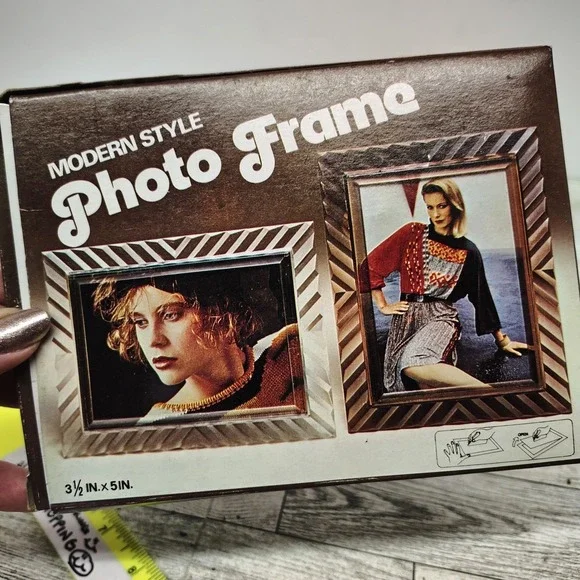 1990s Lucite Photo‎ Frame – Clear Geometric Retro Modern Acrylic