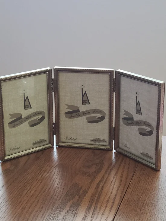 Vintage Metalcraft hinged photo frame set