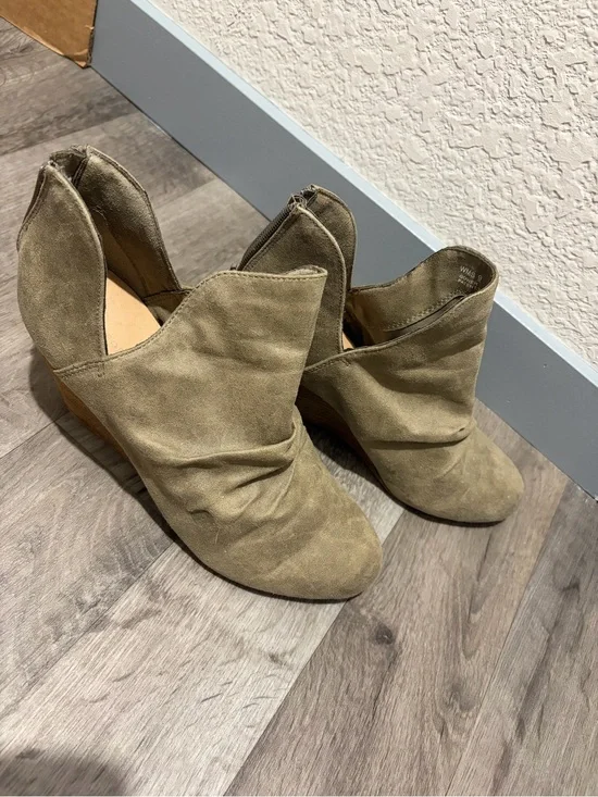 Women’s Taupe Faux Suede Wedge Ankle Booties Size 9