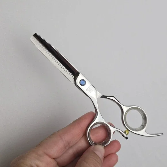 SHINZU SHEARS PROFESSIONAL HAIR COSMETOLOGY SCISSORS. Japanese Steel