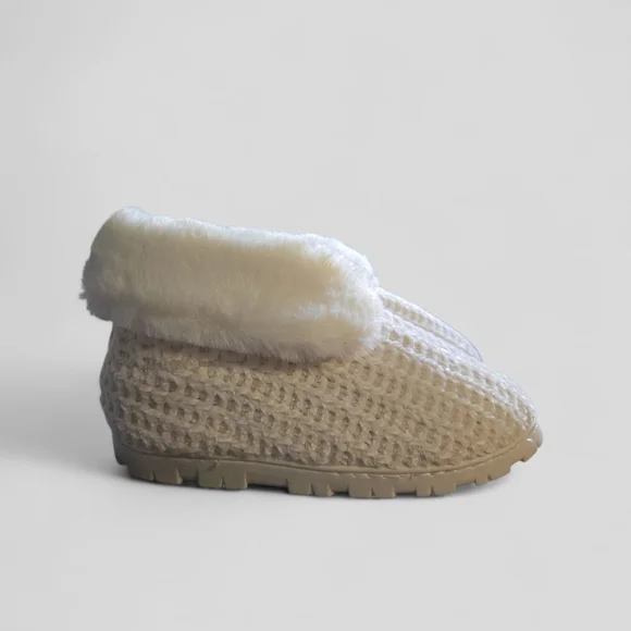 Cozy Cream Knit Slippers with Faux Fur