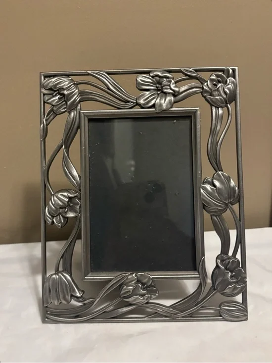 Art Nouveau Style Pewter Toned Tulip Flower Metal Floral Photo Frame