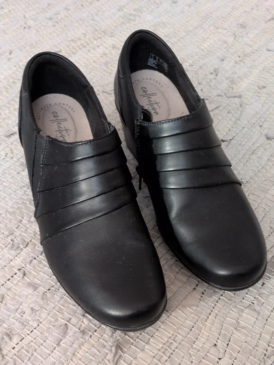 Clarks Men’s Black Leather Slip-On Loafers with Layered Vamp