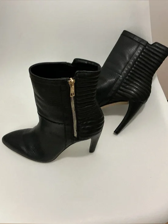 Ann Taylor Women Black Leather Kitsie side zip Ankle Bootie Size 6.5