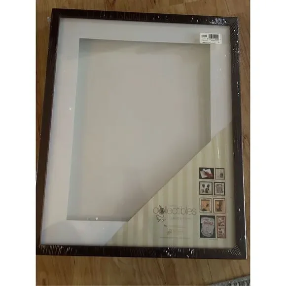 Collectible frame brown 17x21