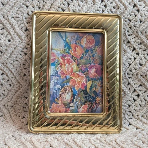 Vintage Gold‎ Tone Ribbed Picture Frame 5x7 Fluted Metallic Tabletop Wall Decor