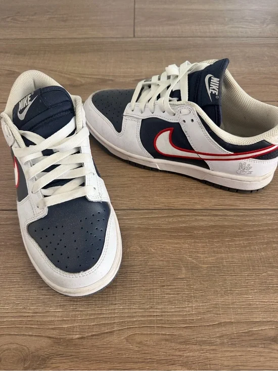 Nike Low-Top Sneakers - Navy, White & Red Trim