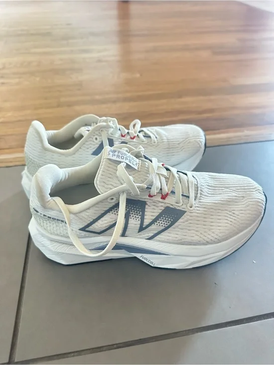 New Balance Women’s FuelCell Propelv5