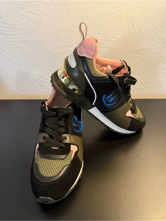 Fashion Shoes Black and Pink Athletic Sneakers