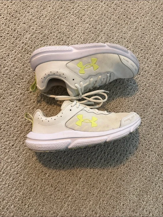 Women’s Under Armour Sneakers Comfort Deluxe System Size 9