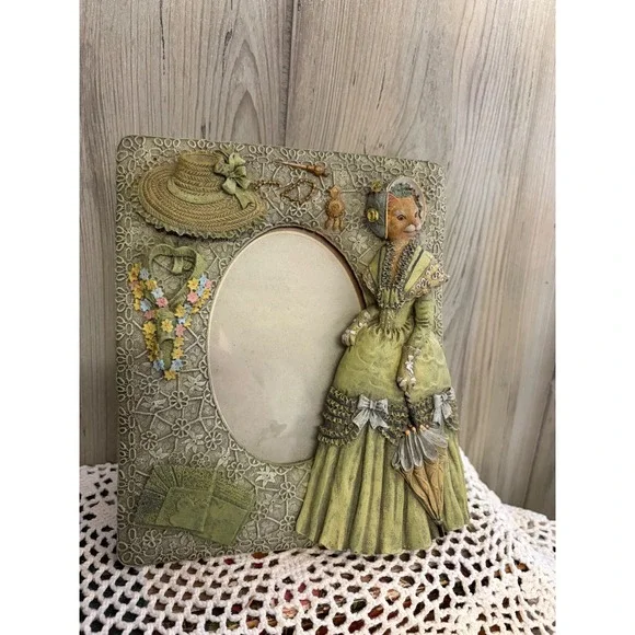 Vintage Victorian Cat Lady Resin Picture Frame Green Lace Cottagecore Whimsical