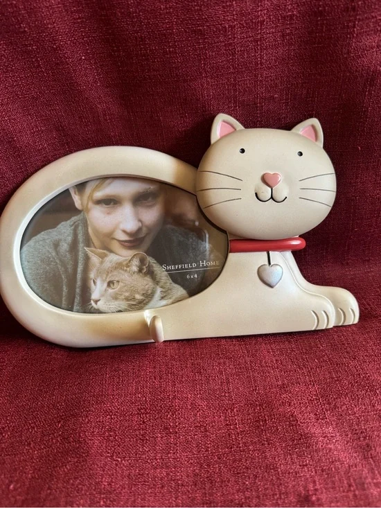 Sheffield Home Cream Cat Photo Frame with Pink and Red Accents size 6x4