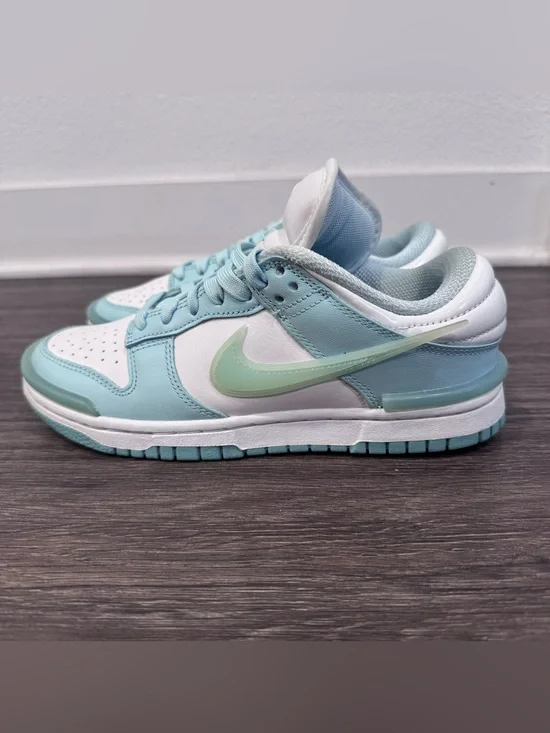 Nike Womens Dunk Low Twist Jade Ice DZ2794-101 Women Sz 6