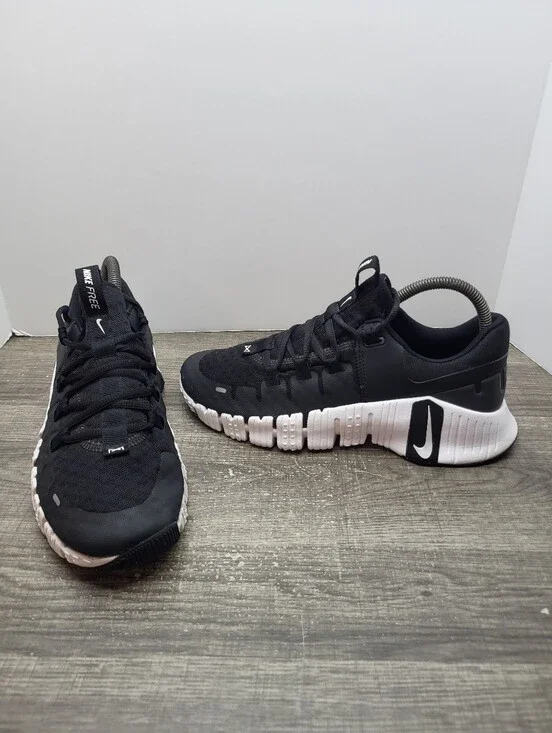 Nike Free Metcon 5 Womens Size 8 Black White Athletic Running Shoes Sneakers