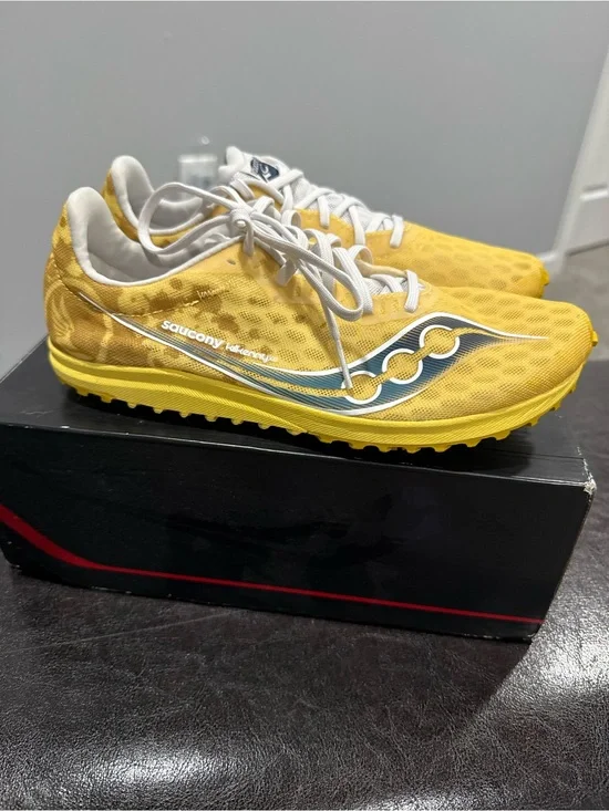 Saucony Yellow Running Shoes - Lightweight cross country shoes
