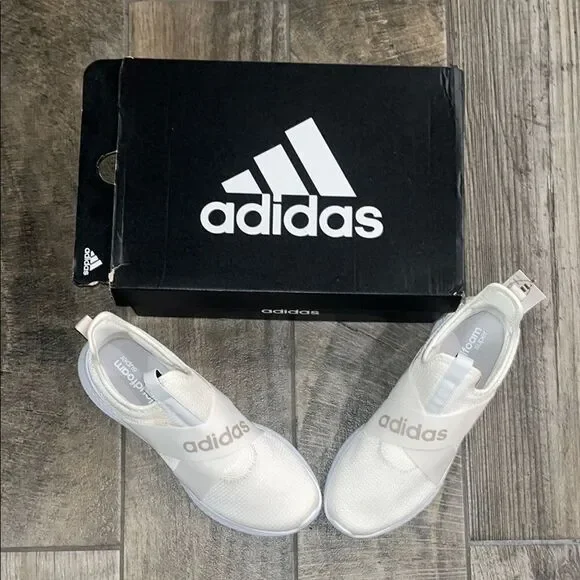 Nwt Adidas Cloud foam Women's Athletic Shoes - White and Gold
