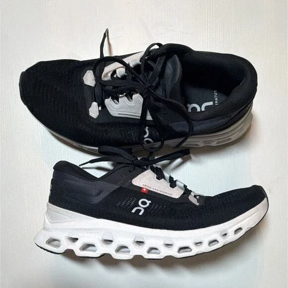 On Women’s Black/White Mesh Lace Up Athletic Sneakers Rubber Sole.  Size 8