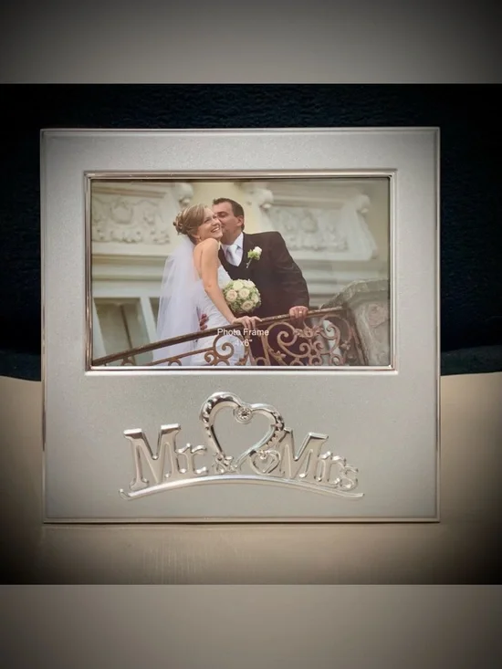 🔍Mr. & Mrs. 4x6 Wedding Photo Frame – New