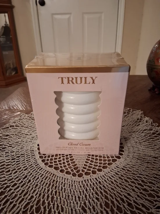 NIB TRULY Cloud Cream Pro-Peptide Facial Moisturizer