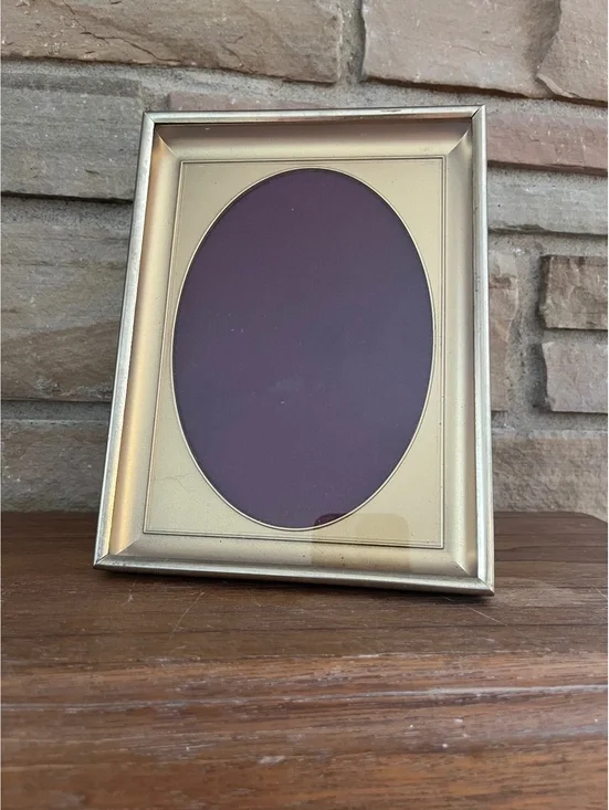 Vintage Gold-Tone Oval Photo Frame with Velvet Back Stand, 6x8 Inches